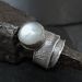 szeroka srebrna obrączka z szarym kamieniem księżycowym